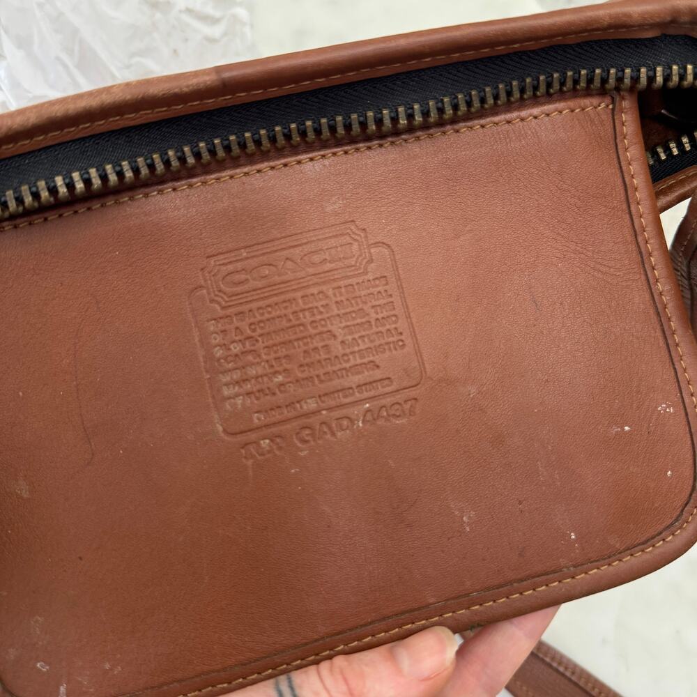 Vintage Coach Helen's Legacy Duffle Sac in British Tan - Picture 7 of 7